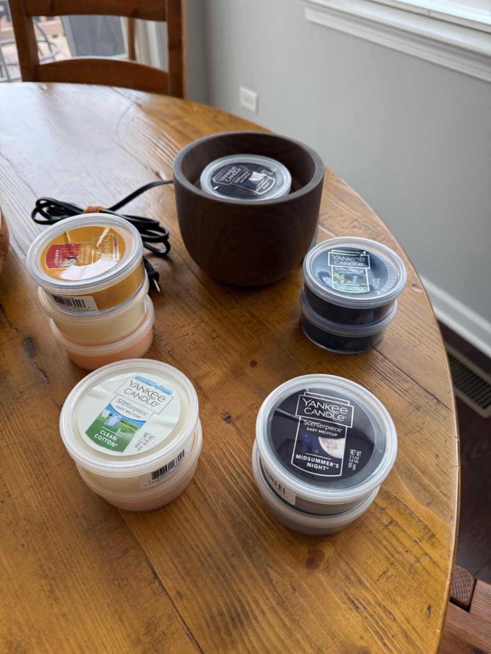Yankee Candle Warmer and 10 Wax Melt Cups in Cream, Peach, Yellow, Navy